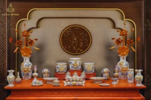 Bộ đồ thờ gia tiên men rạn vẽ nổi liên hoa kẻ vàng