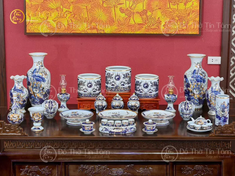 Bộ thờ cúng gia tiên men lam vẽ vàng