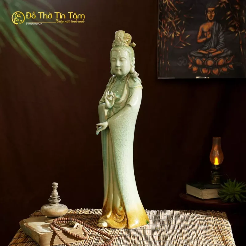 Tượng Đại Thế Chí Bồ Tát men bạch ngọc gốm Bát Tràng