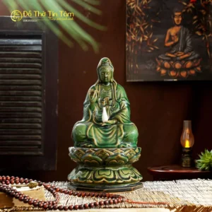 Tượng Quan Âm Bồ Tát ngồi trên đài sen men ngọc bích Bát Tràng