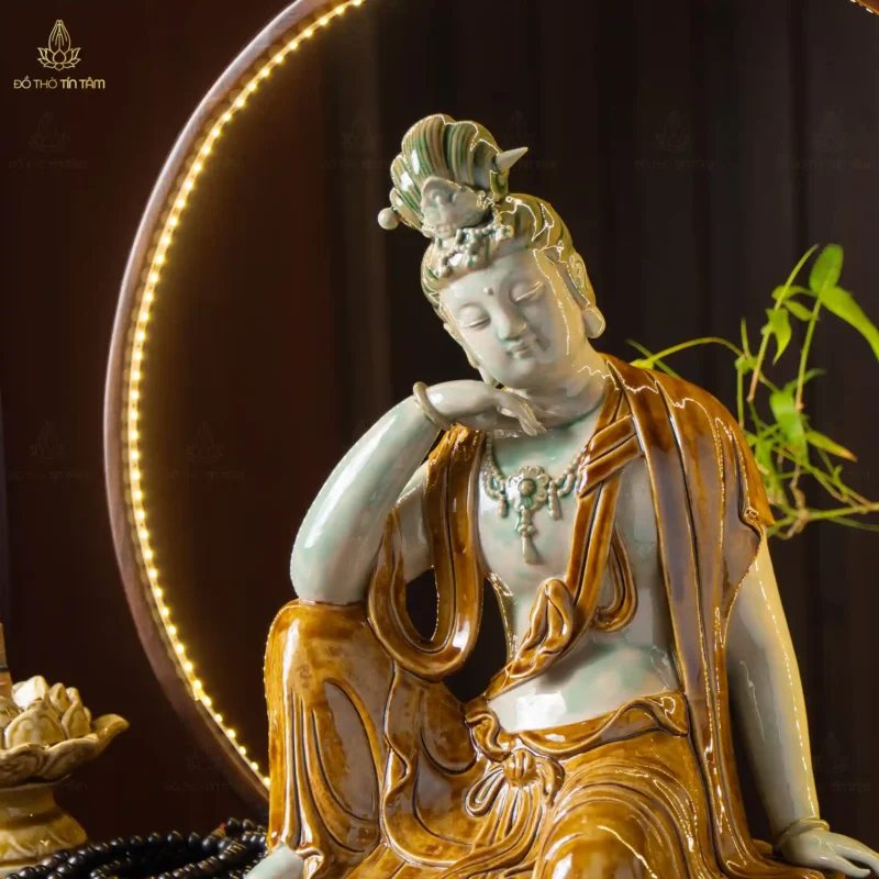 Tượng Ngài Quán Tự Tại men ngọc